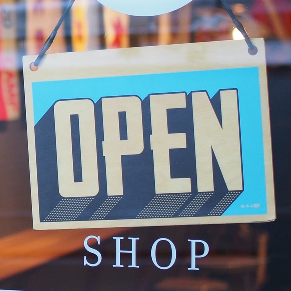 CLOSET CLOSED - Picture 4 of 4